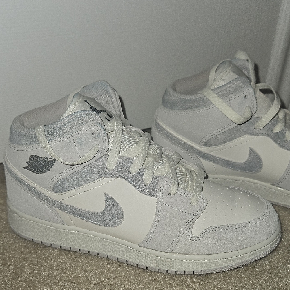 Air Jordan 1 MID